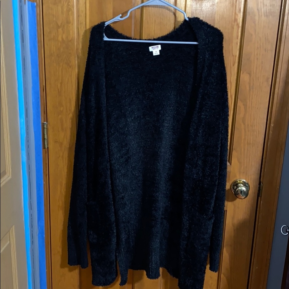 Oversized Black Fuzzy Cardigan 🖤